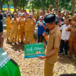 Jelang Idul Adha, Pemkab Aru Serahkan Enam Hewan Kurban untuk Warga