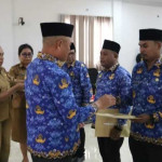 Bupati Kaidel Lantik 238 PPPK Paruh Waktu di Kepulauan Aru, Minta Tetap Setia Mengabdi di Desa