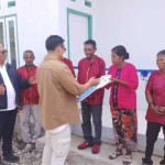 Bupati Thaher Serahkan Tiga Kunci Rumah Korban Bencana di Ohoirenan