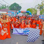 Karnaval Budaya Meriahkan Festival Pesona Meti Kei 2026, Wabup Charlos Rahantoknam Lepas Peserta