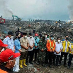 Haji Mito Turun Langsung Padamkan Api TPA Buku Deru-Deru, Kebakaran Capai 70 Persen Penanganan
